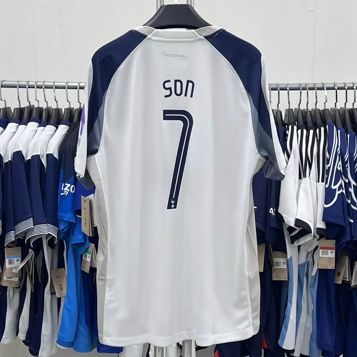 トッテナムユニフォーム　ソンフンミン 直筆サイン入り】ソンフンミン のトッテナム ユニフォーム